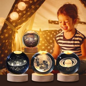 Šviečiantis 3D Krištolo Rutulys su Astronominiu Dizainu | LUMABALL